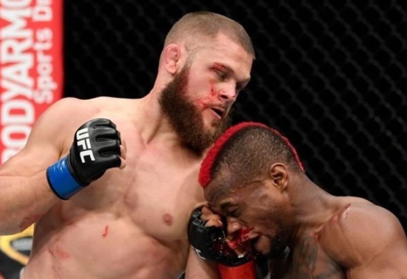 Азербайджанец одержал историческую победу в UFC