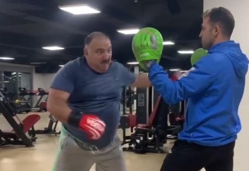 Вылечившийся от коронавируса Бахрам Багирзаде показал, как раньше занимался боксом