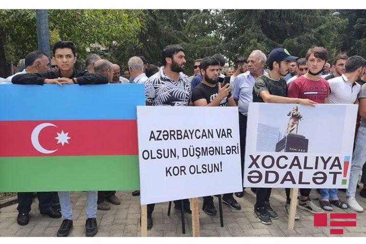 Азербайджанцы в Марнеули проводят акцию с требованием освободить от оккупации азербайджанские земли