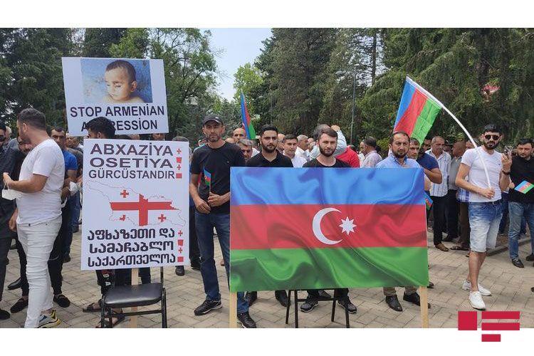 Азербайджанцы в Марнеули проводят акцию с требованием освободить от оккупации азербайджанские земли