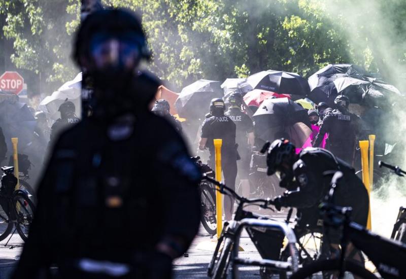 В Сиэтле в ходе беспорядков пострадали трое полицейских