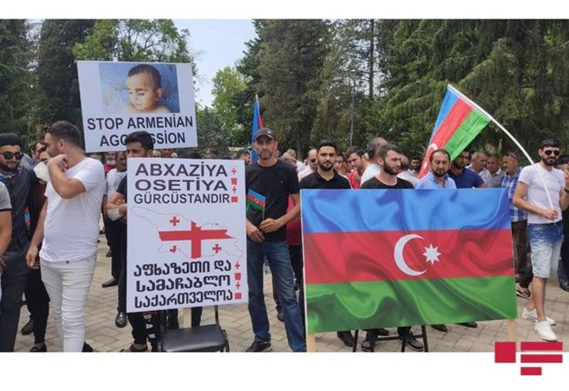 Азербайджанцы в Марнеули проводят акцию с требованием освободить от оккупации азербайджанские земли