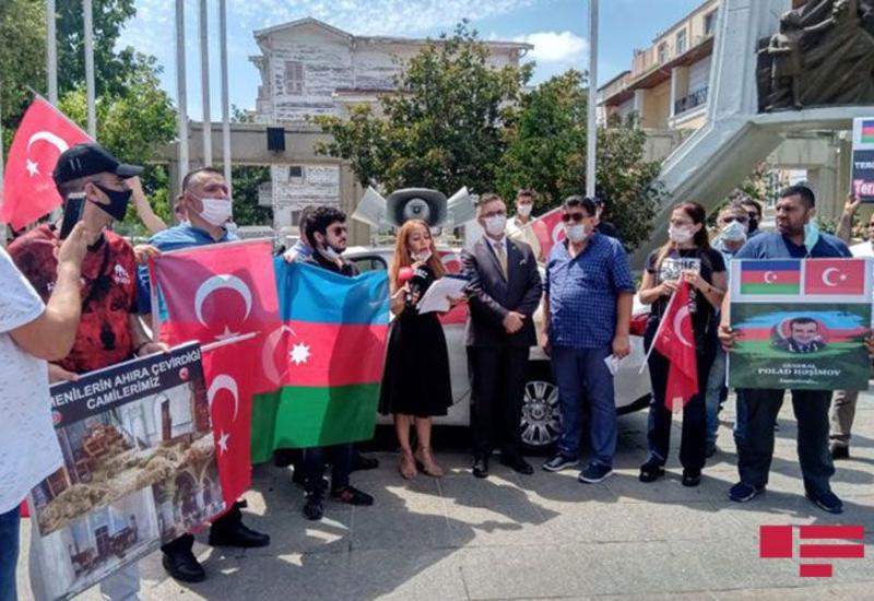 В Стамбуле состоялась акция в поддержку Азербайджана и в знак протеста против провокаций Армении