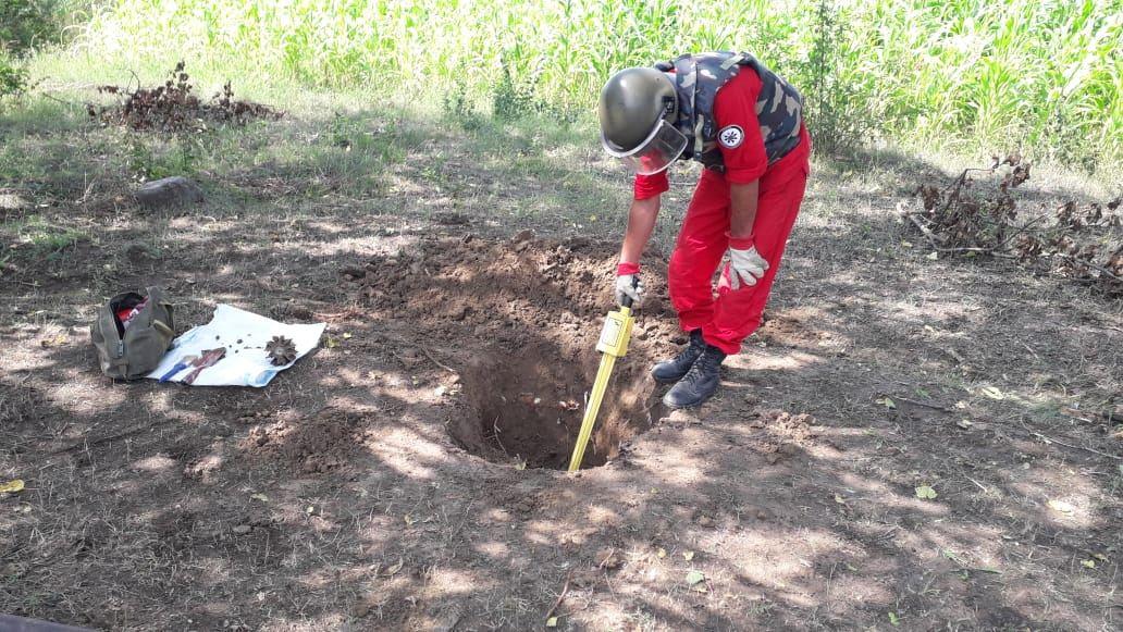Tovuzda Ermənistan silahlı qüvvələri tərəfindən atılmış minaatan mərmisinin hissələri olunub