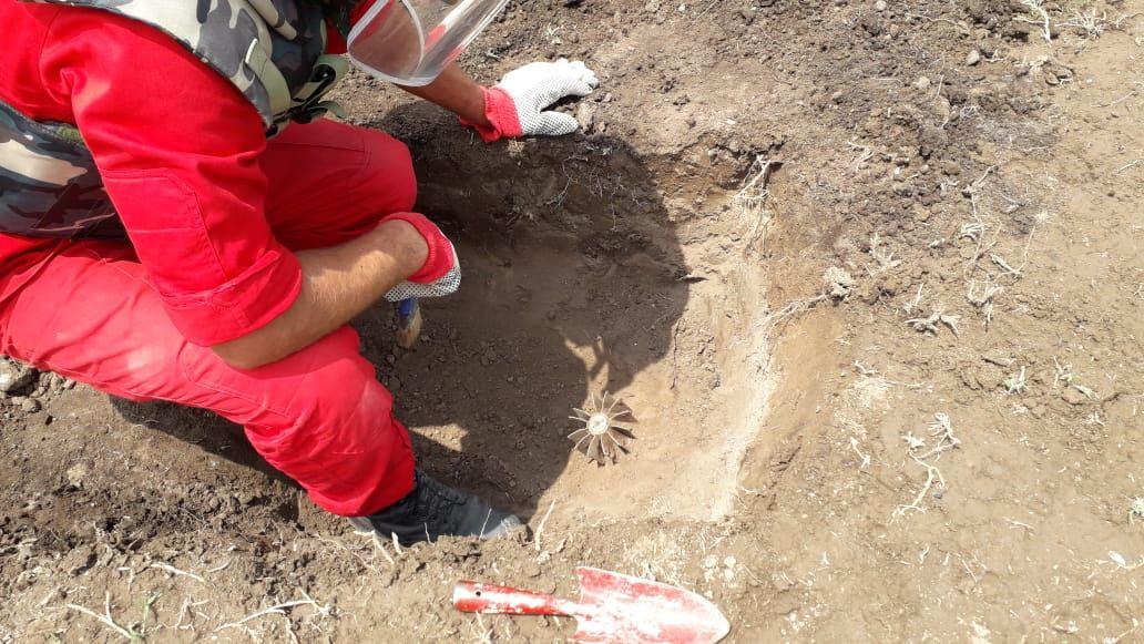 Tovuzda Ermənistan silahlı qüvvələri tərəfindən atılmış minaatan mərmisinin hissələri olunub