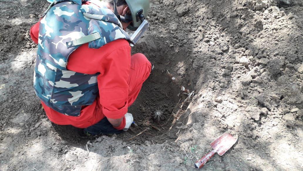 Tovuzda Ermənistan silahlı qüvvələri tərəfindən atılmış minaatan mərmisinin hissələri olunub