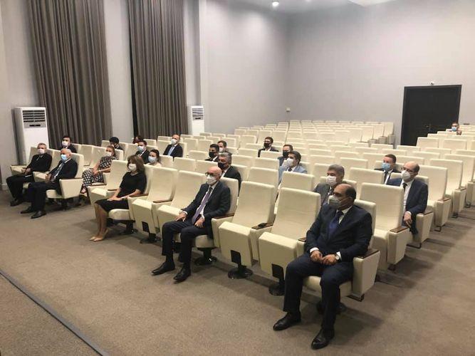 Эмин Амруллаев представлен коллективу