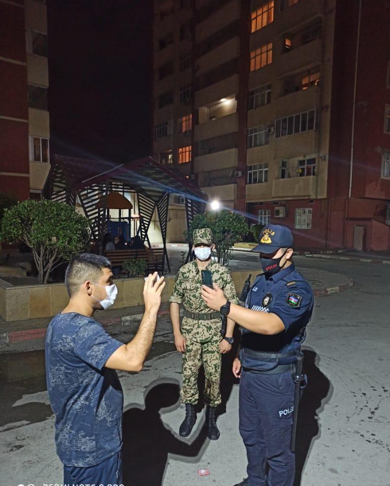 В Баку продолжаются вечерние рейды полиции