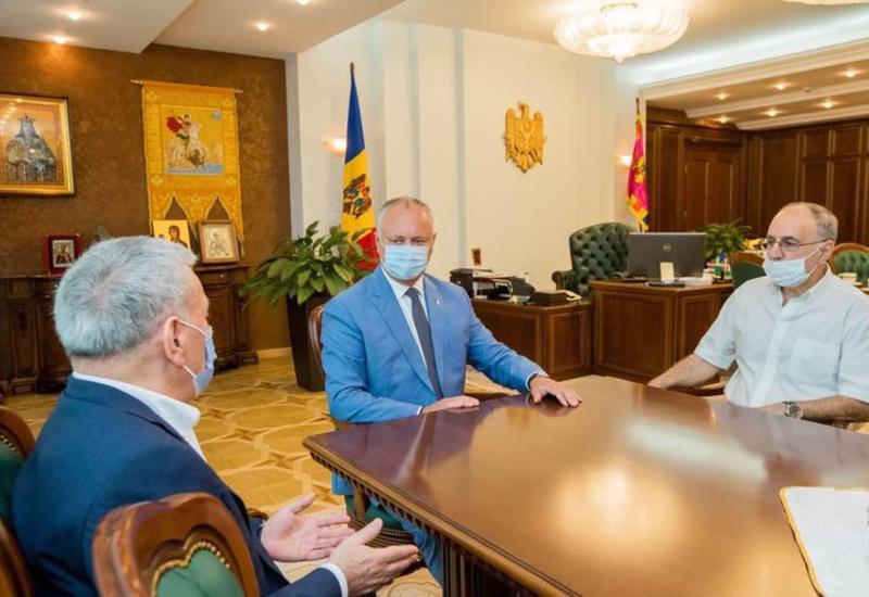 Президент Молдовы встретился с представителями диаспор Азербайджана и Армении