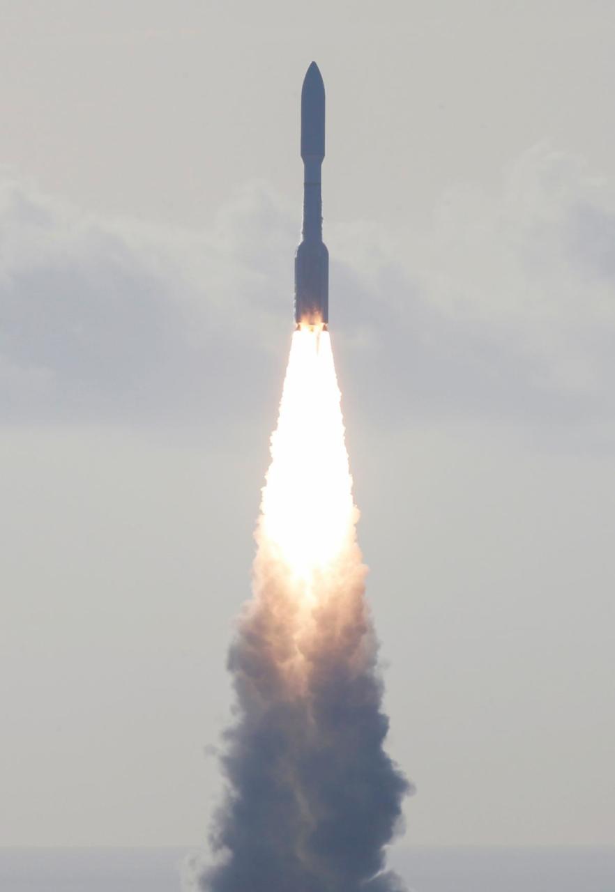 NASA успешно запустило ракету с марсоходом