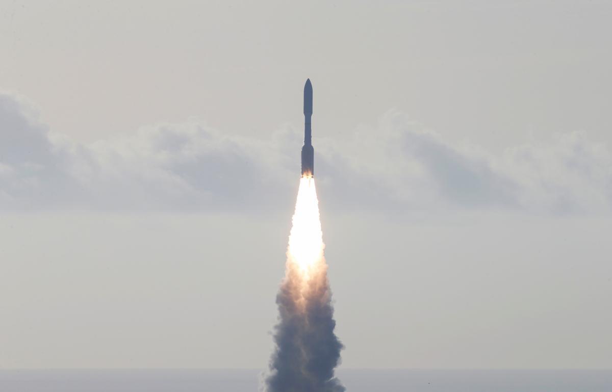 NASA успешно запустило ракету с марсоходом