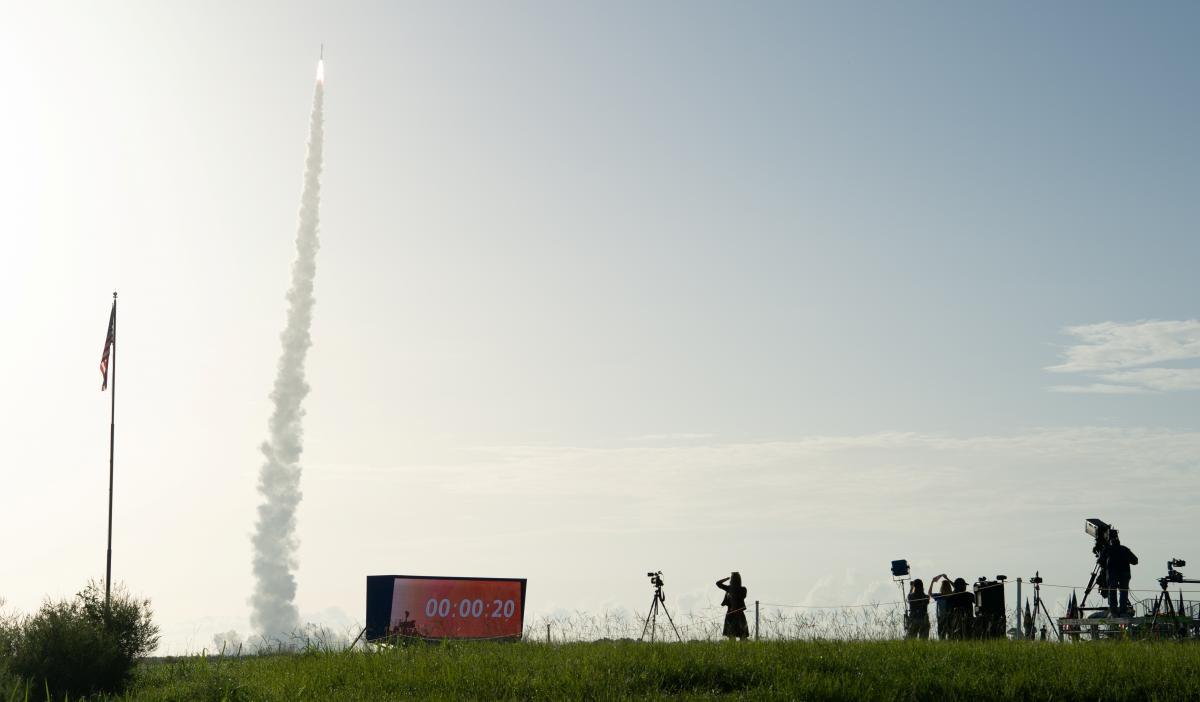 NASA успешно запустило ракету с марсоходом