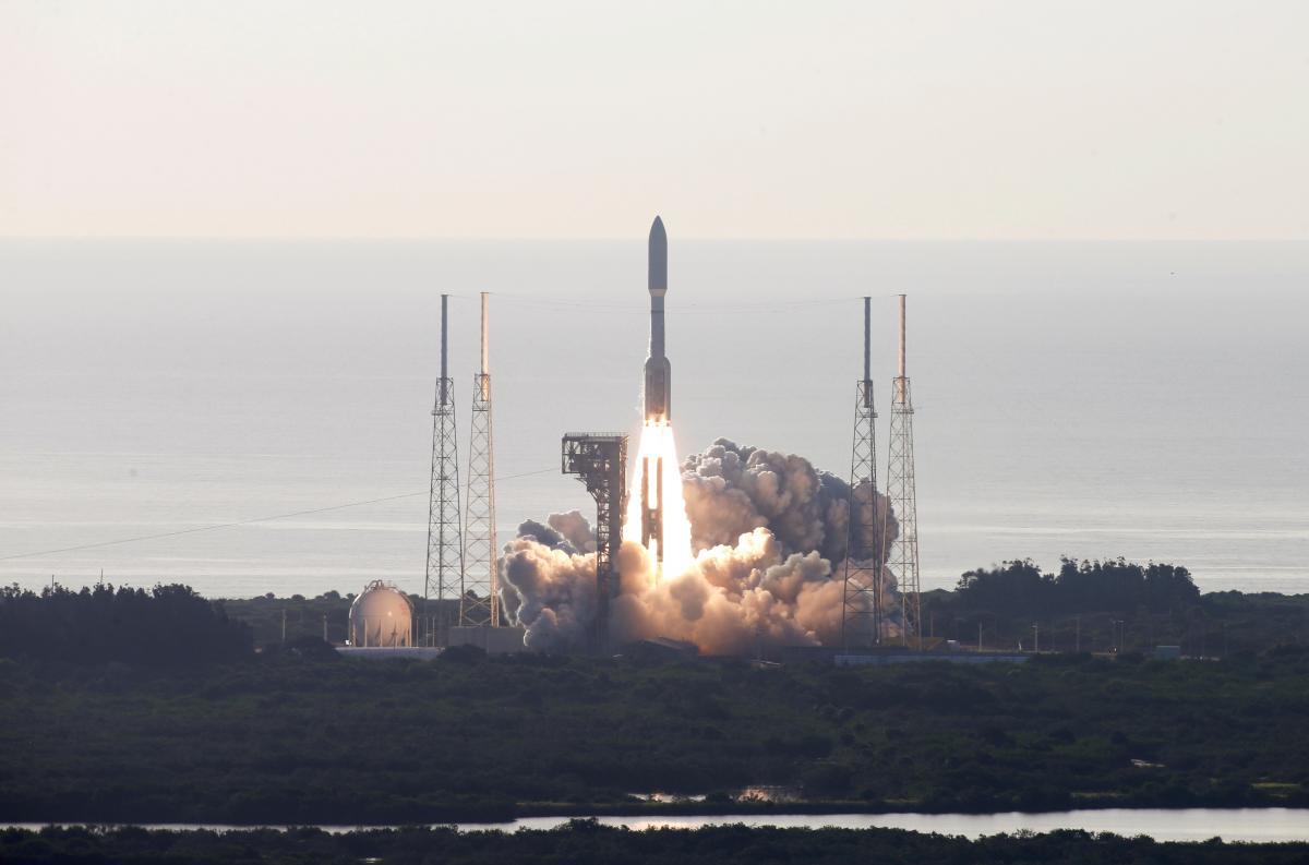 NASA успешно запустило ракету с марсоходом