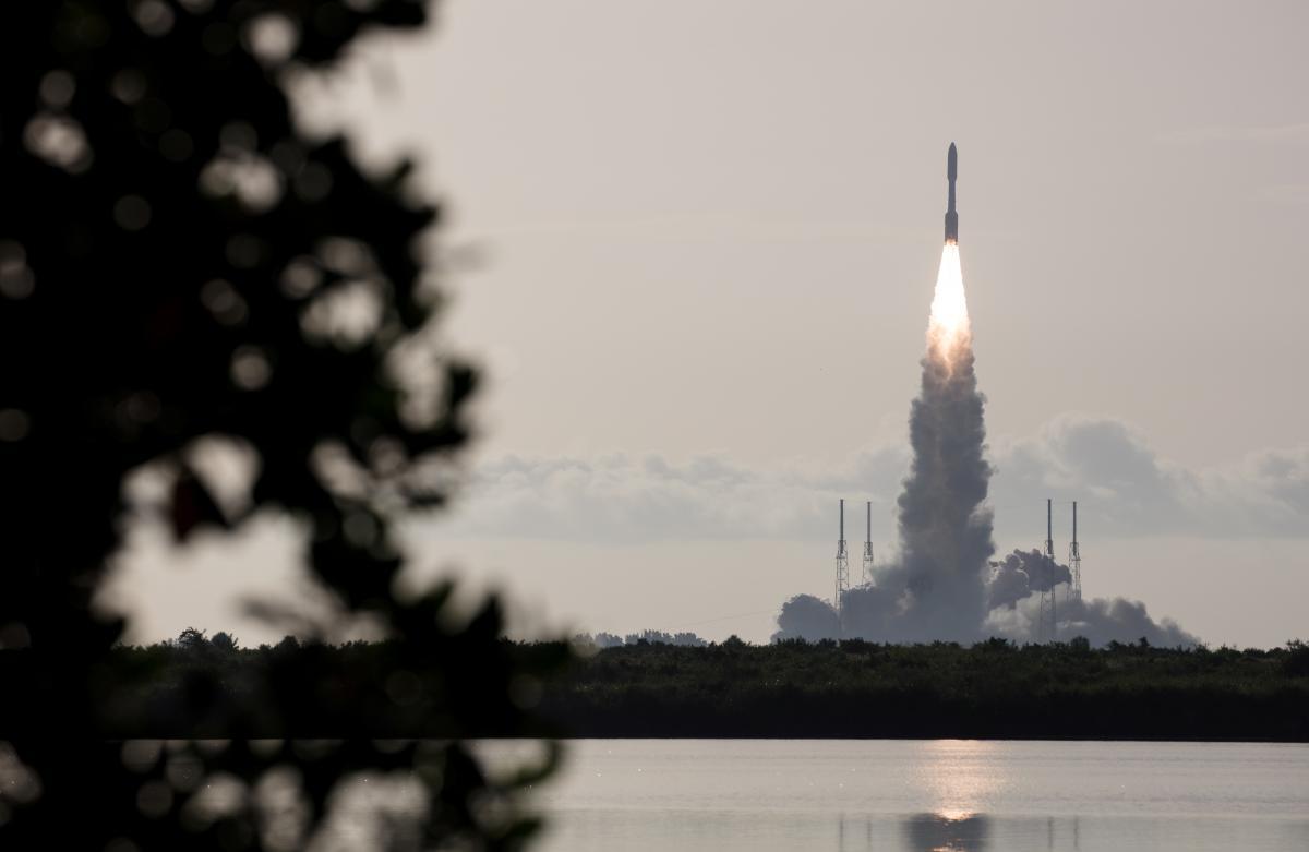 NASA успешно запустило ракету с марсоходом