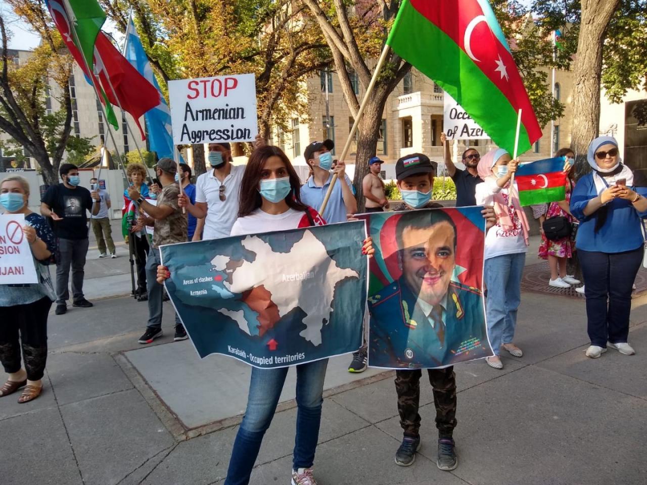 В центре канадского Калгари возвышен государственный флаг Азербайджана