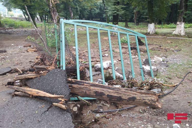 Сель затопил дорогу Исмаиллы-Габала