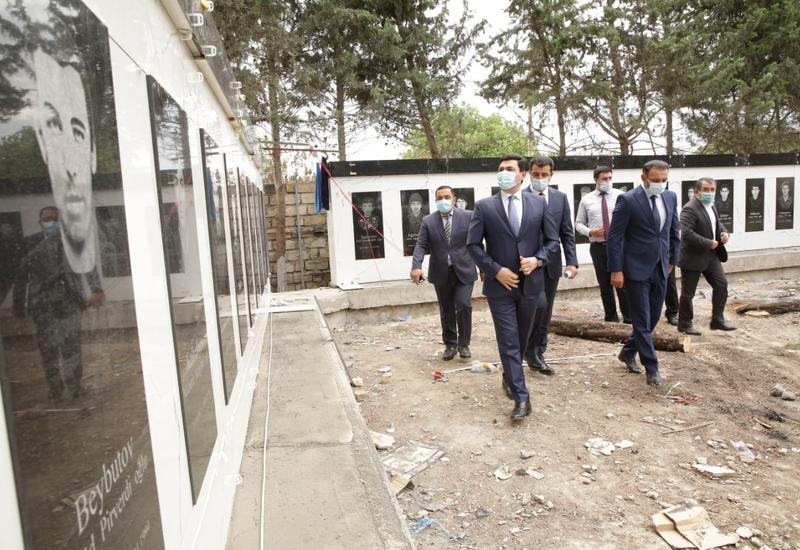 Xaçmaz Rayon İcra Hakimiyyətinin başçısı Şəhidlər Xiyabanında aparılan abadlıq-quruculuq və təmir işləri ilə tanış olub
