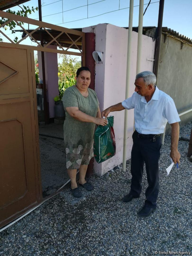 Deputat Sevil Mikayılovanın təşəbbüsü ilə Xudat sakinlərinə Qurban sovqatları paylanılıb