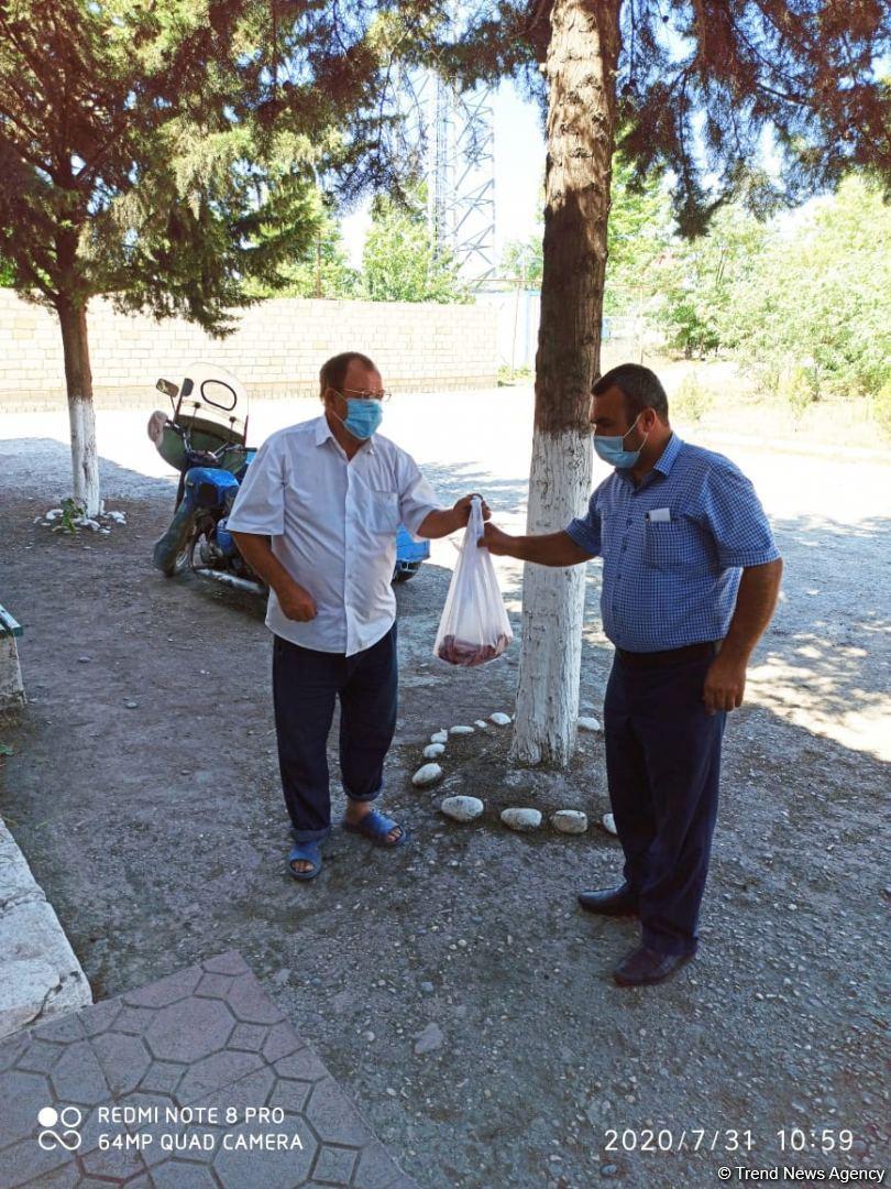 Deputat Sevil Mikayılovanın təşəbbüsü ilə Xudat sakinlərinə Qurban sovqatları paylanılıb