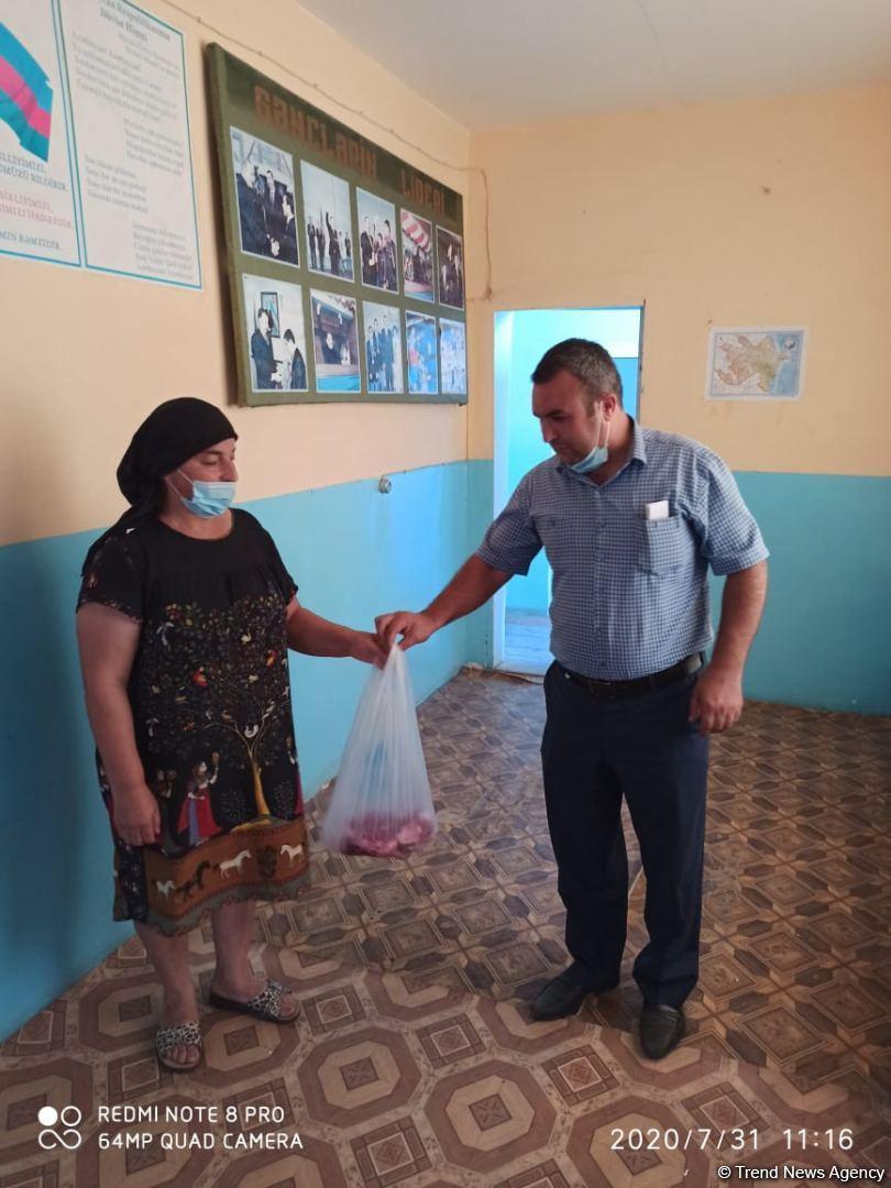 Deputat Sevil Mikayılovanın təşəbbüsü ilə Xudat sakinlərinə Qurban sovqatları paylanılıb