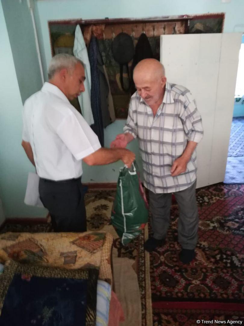 Deputat Sevil Mikayılovanın təşəbbüsü ilə Xudat sakinlərinə Qurban sovqatları paylanılıb