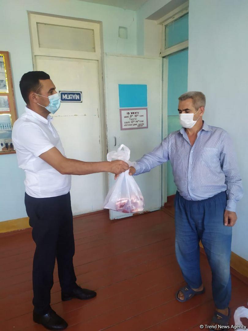 Deputat Sevil Mikayılovanın təşəbbüsü ilə Xudat sakinlərinə Qurban sovqatları paylanılıb