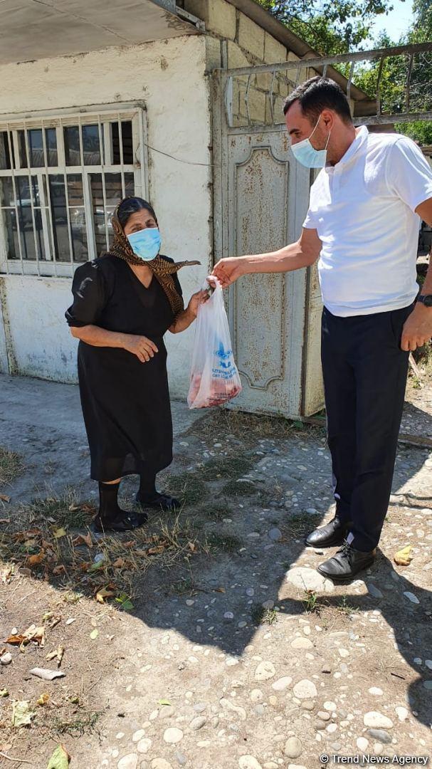 Deputat Sevil Mikayılovanın təşəbbüsü ilə Xudat sakinlərinə Qurban sovqatları paylanılıb
