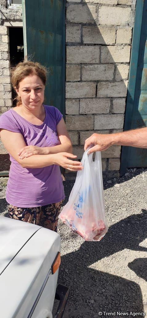 Deputat Sevil Mikayılovanın təşəbbüsü ilə Xudat sakinlərinə Qurban sovqatları paylanılıb