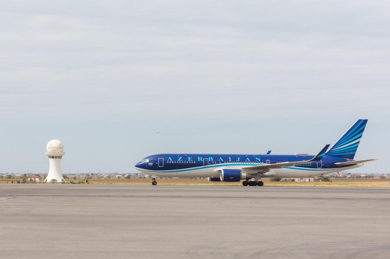 AZAL доставил в Баку ведущих китайских медиков