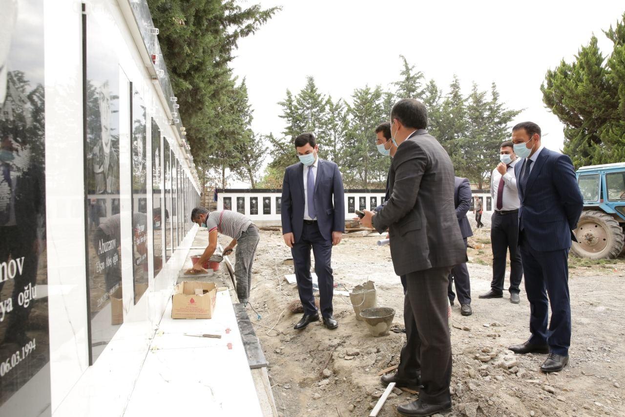 Xaçmaz Rayon İcra Hakimiyyətinin başçısı Şəhidlər Xiyabanında aparılan abadlıq-quruculuq və təmir işləri ilə tanış olub