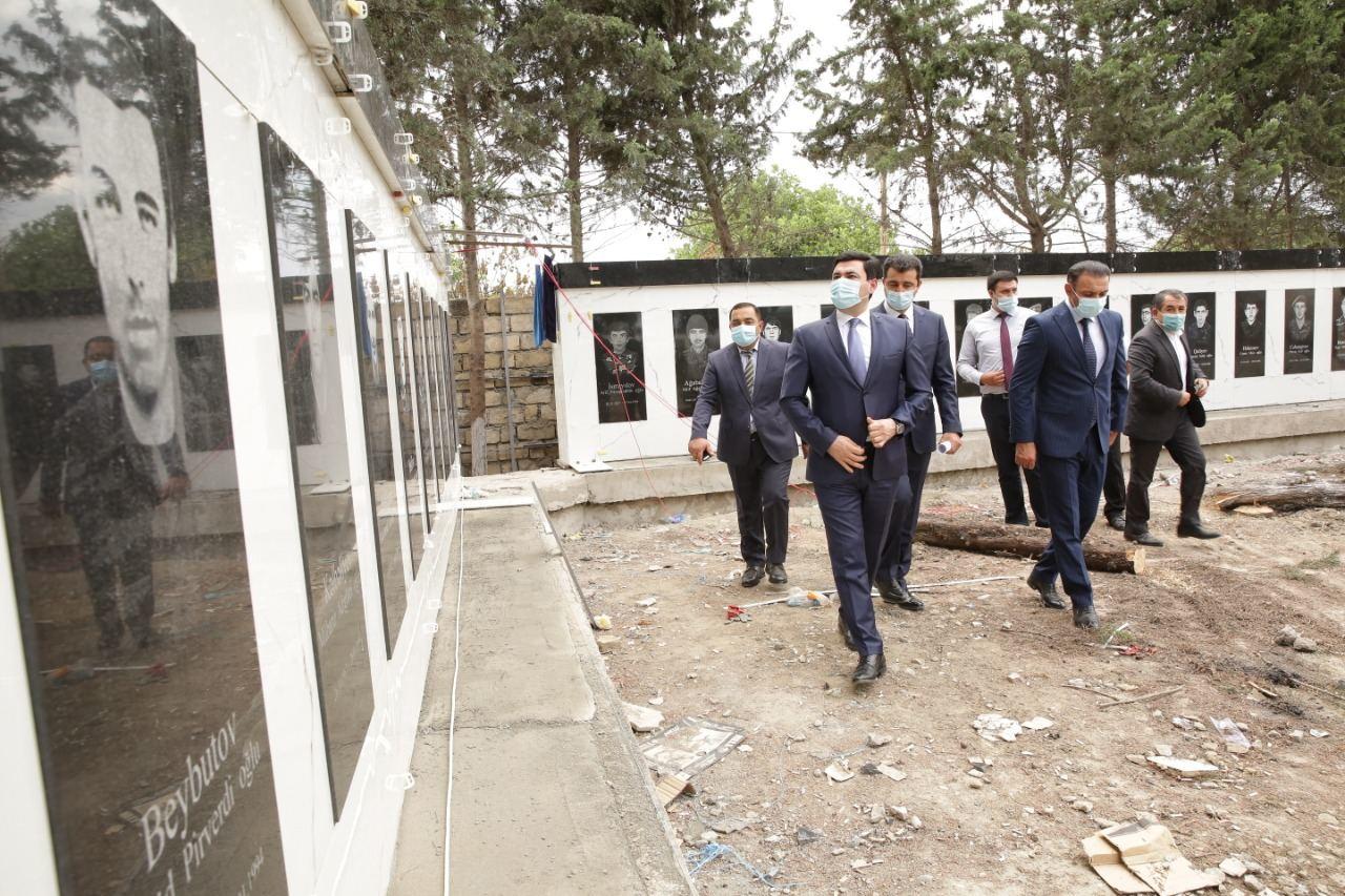 Xaçmaz Rayon İcra Hakimiyyətinin başçısı Şəhidlər Xiyabanında aparılan abadlıq-quruculuq və təmir işləri ilə tanış olub