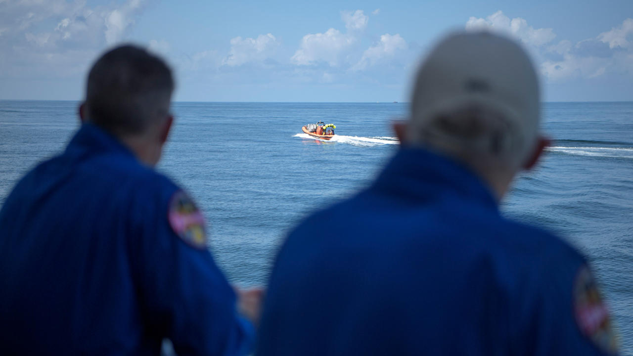 Кадры приводнения Crew Dragon у побережья США