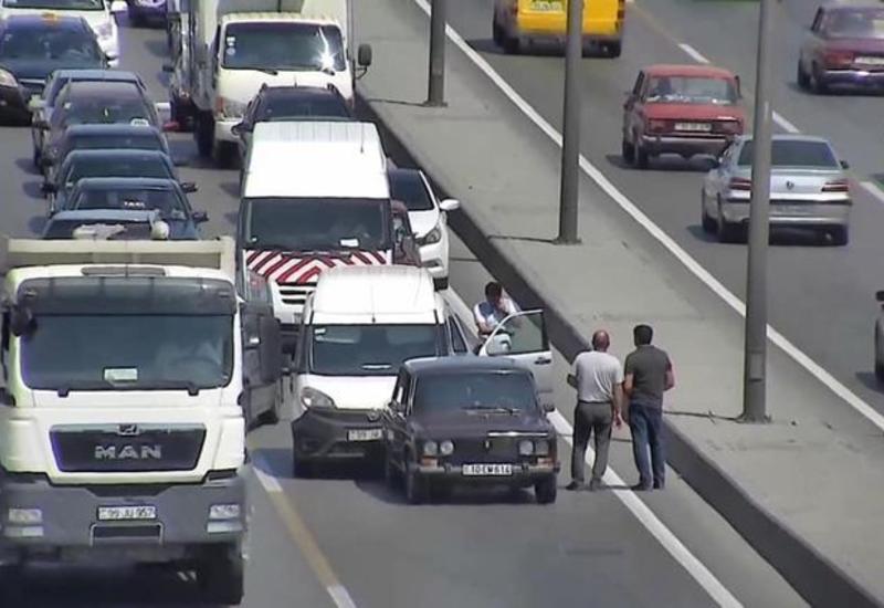 В Баку на крупном проспекте за день произошло 5 ДТП