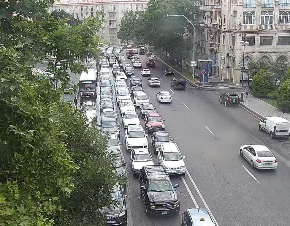 БТА о плотности движения в Баку