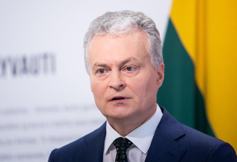 Президент Литвы посетил Аллею шехидов в Баку