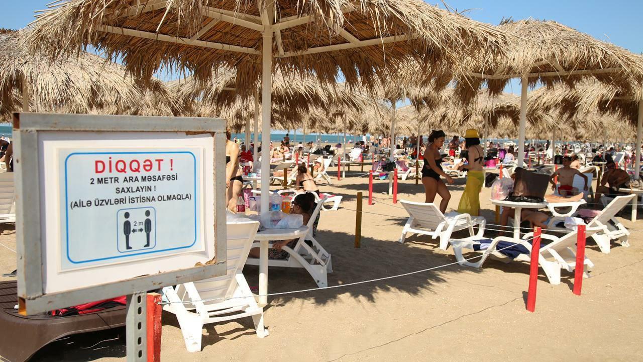 На бакинских пляжах усилили контроль за соблюдением карантинных мер