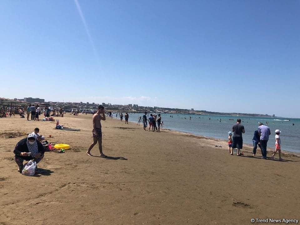 На бакинских пляжах усилили контроль за соблюдением карантинных мер