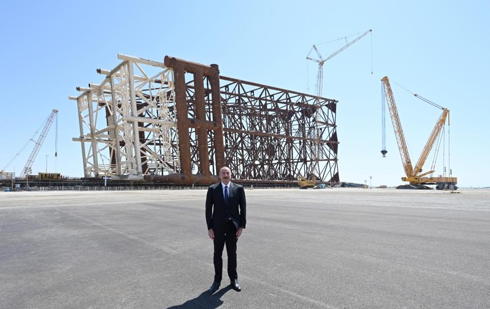 Президент Ильхам Алиев принял участие в церемонии отправки в море опорного блока месторождения «Карабах»
