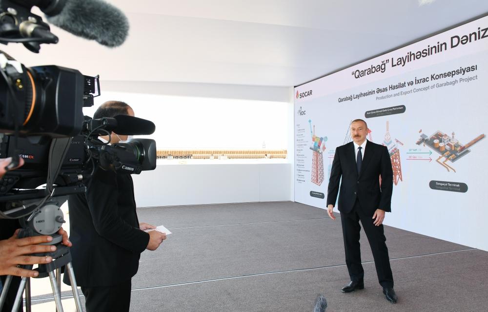 Президент Ильхам Алиев принял участие в церемонии отправки в море опорного блока месторождения «Карабах»