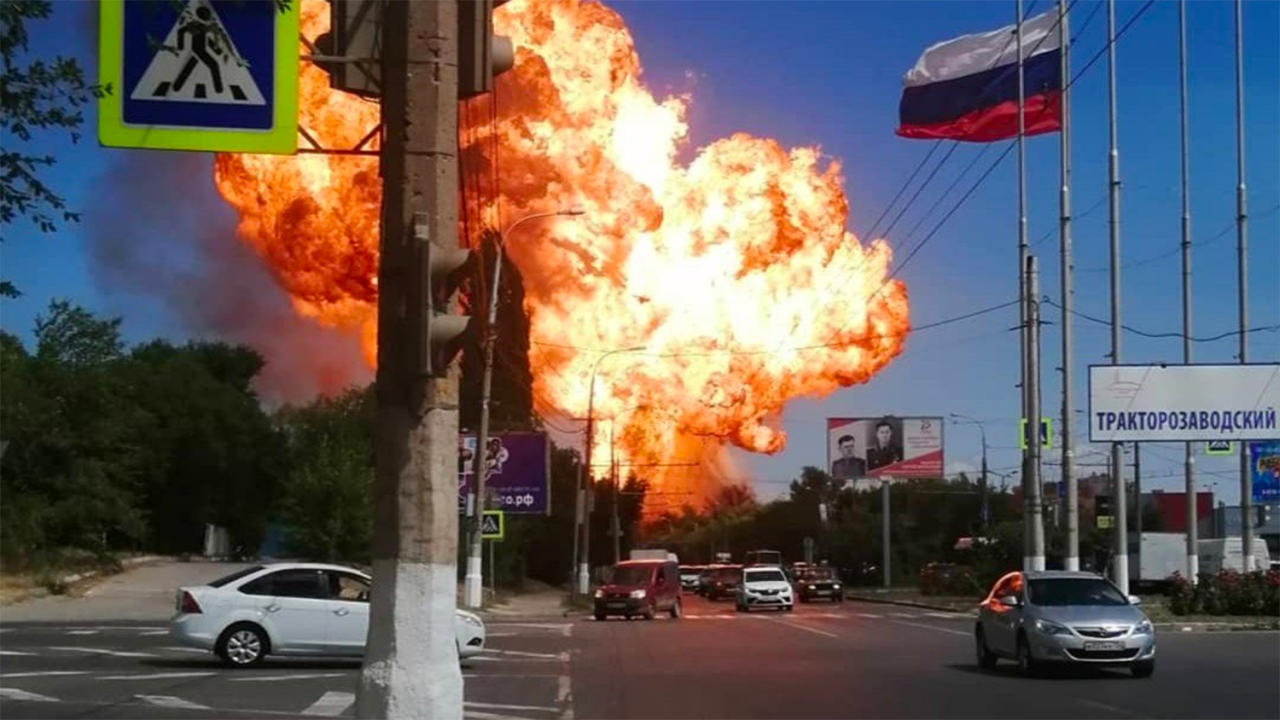 Столб огня в десятки метров: последствия взрыва на АЗС в Волгограде