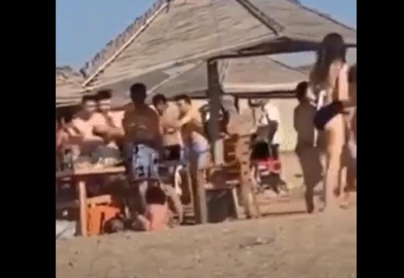 Bakı çimərliyində kütləvi dava