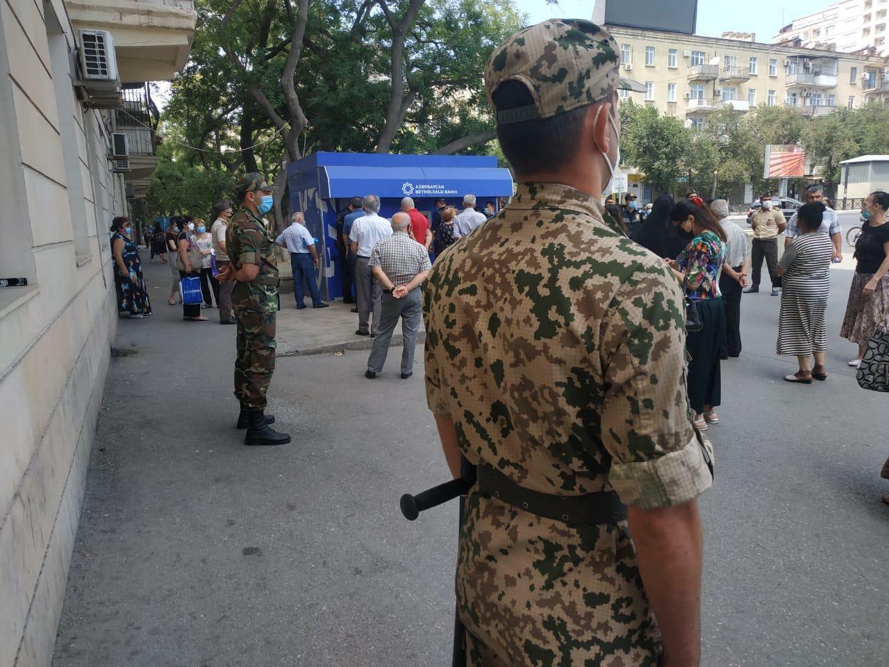 Полиция Баку проводит рейды