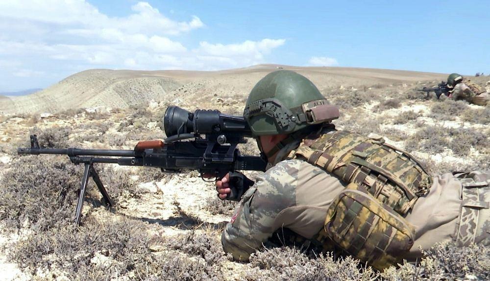 Азербайджанская и турецкая армии стреляют в условного противника