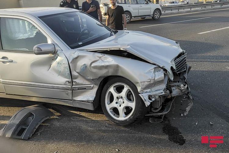 В Баку «Renault» устроил цепную аварию