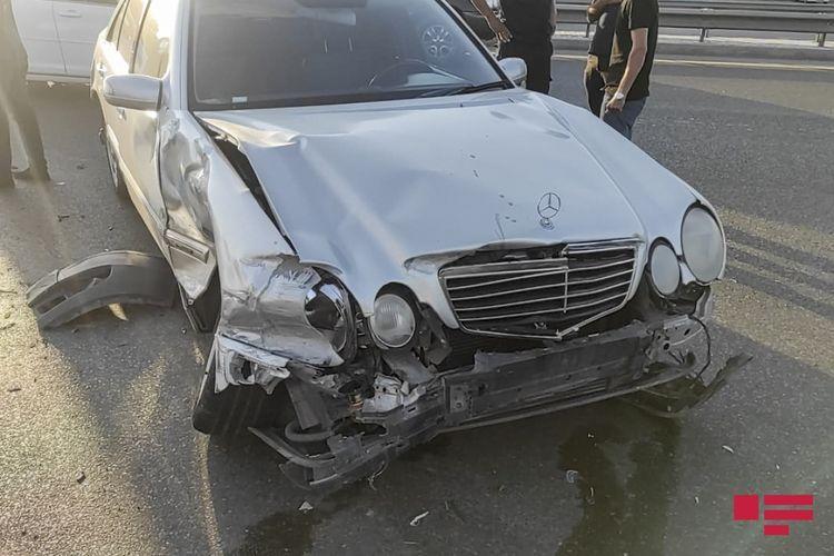В Баку «Renault» устроил цепную аварию
