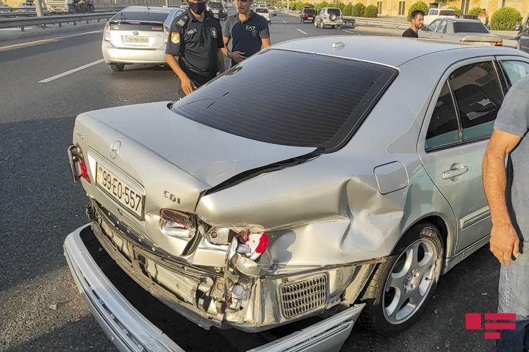 В Баку «Renault» устроил цепную аварию