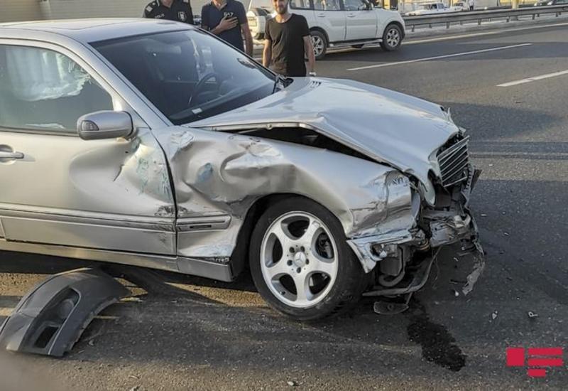 В Баку «Renault» устроил цепную аварию