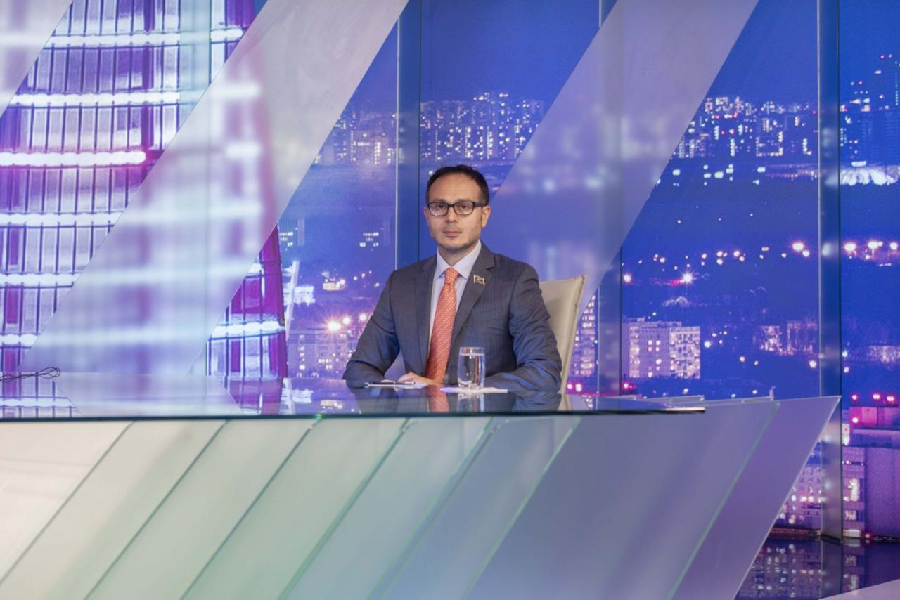 Azərbaycan xalqının faşizmlə mübarizədə qəhrəmanlığı və Ermənistanın faşist ideologiyası “Hədəf”də təhlil olunub