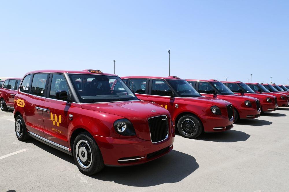 Bakıya gətirilən yeni "London taksi"ləri yanacaq əvəzinə elektriklə işləyir