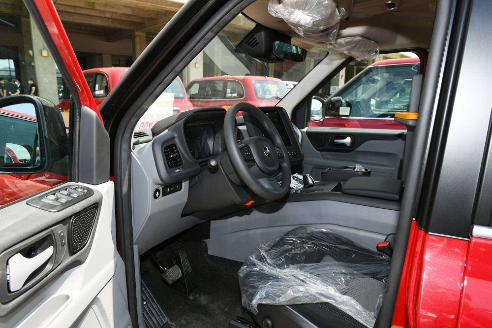 Bakıya gətirilən yeni "London taksi"ləri yanacaq əvəzinə elektriklə işləyir